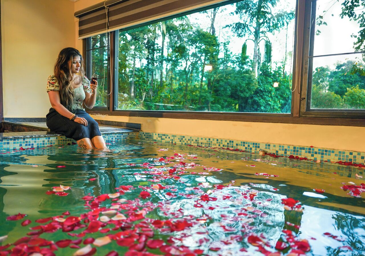 Plunge Pool Room | Lake view