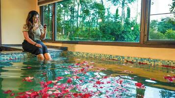 Plunge Pool Room | Lake view