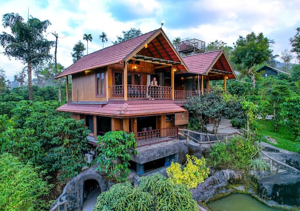 Vista frontal de la propiedad