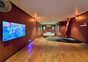 Quarto casal clássico | Wi-Fi de cortesia, roupa de cama