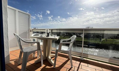 2 Rooms for 4 People