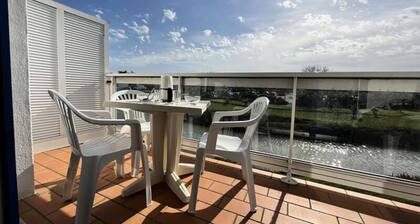 2 Rooms for 4 People