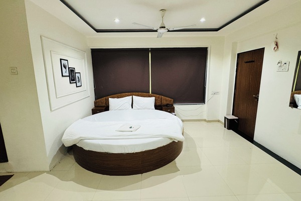 Deluxe Double Room, Balcony, City View