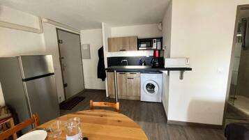 Fridge, microwave, cookware/dishes/utensils