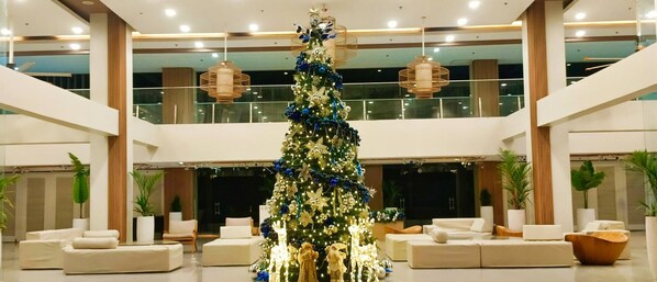 Condo, 1 Bedroom, Accessible, Balcony | Lobby