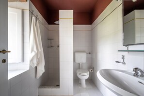 Dusche, Haartrockner, Bidet