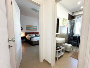 Triple Room, Non Smoking, Garden View | Bathroom