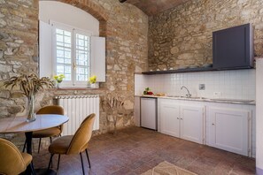 Réfrigérateur, micro-ondes, cafetière/bouilloire