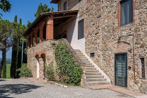 المنشأة من الخارج