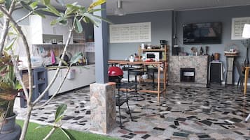 House, 4 Bedrooms, Smoking, Private Pool | Dining