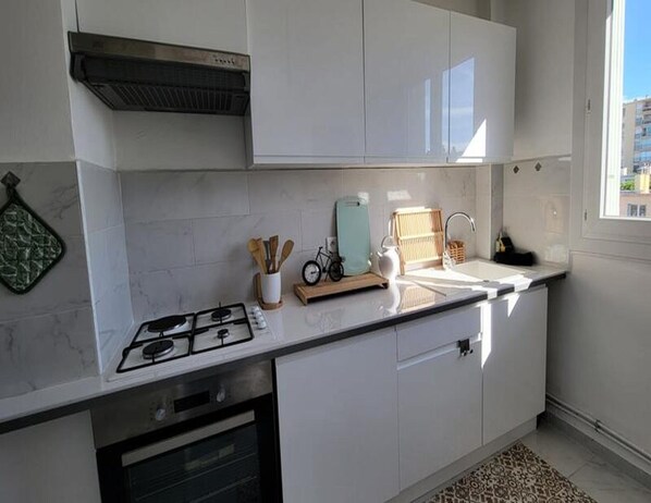 Fridge, microwave, oven, dishwasher