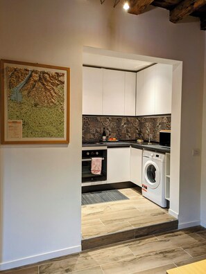 Micro-ondes, four, plaque de cuisson