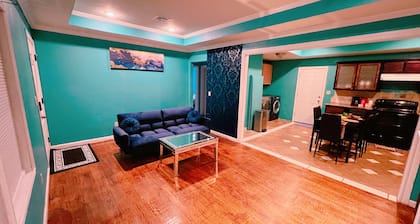 Pet friendly 2 bedroom house located in central Okc,long term allowed