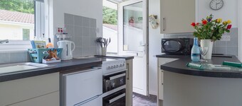 Beautiful private villa for 4 people with WIFI, TV, patio and parking