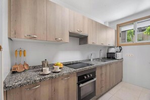 Micro-ondes, four, plaque de cuisson
