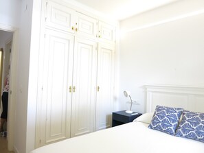 2 habitaciones, tabla de planchar con plancha, wifi y ropa de cama