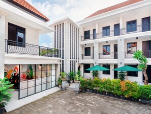 Front of property - Bali Loop Coliving & Coworking (Mengwi)