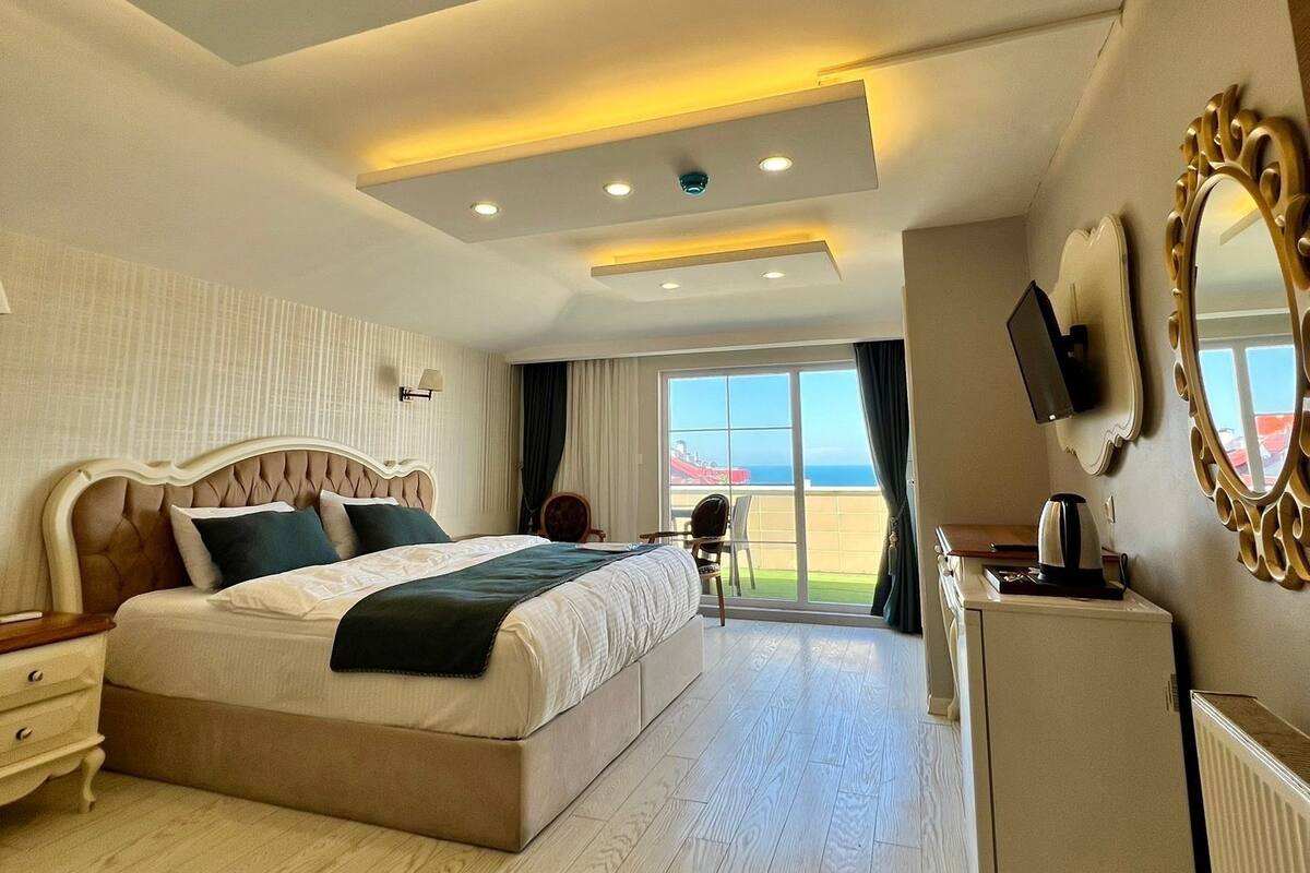 Junior Suite, Courtyard View | Soundproofing, WiFi (free)