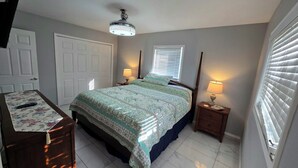 3 bedrooms, desk, iron/ironing board, WiFi - 3-bedroom with Lakeview, Free Kayaks and Game Room, Pets Allowed, Lanai & Grill (Inverness)