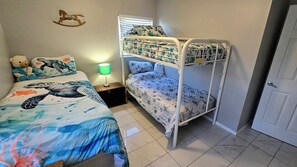 3 bedrooms, desk, iron/ironing board, WiFi