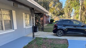 A residential driveway with a black SUV parked on the right. - 3-bedroom with Lakeview, Free Kayaks and Game Room, Pets Allowed, Lanai & Grill (Inverness)