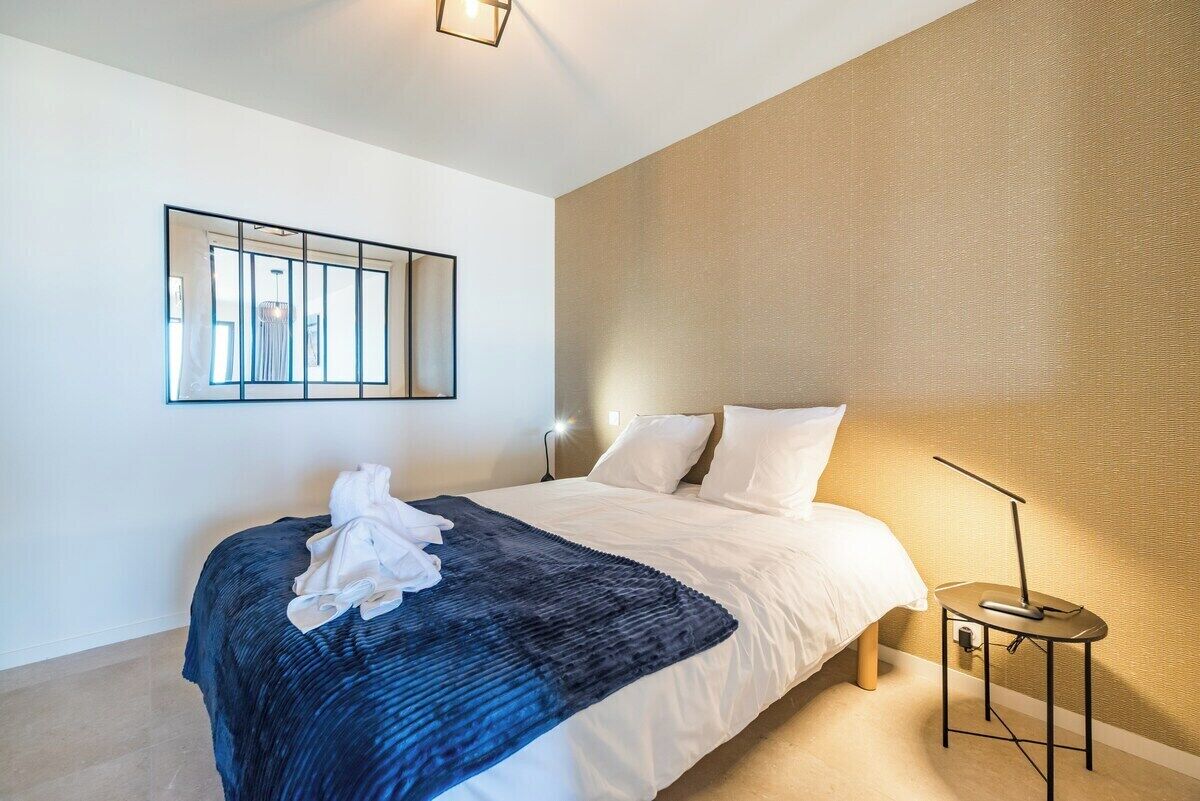 1 bedroom, internet, bed sheets