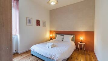 2 bedrooms, iron/ironing board, WiFi, bed sheets