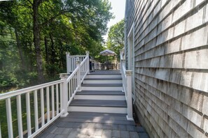 Property grounds - Old Silver Beach House: BBQ, Bikes, WoodFirepit Fun! (Falmouth)