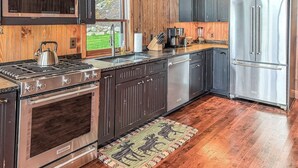 Unclassified image, 3 of 20, button - Lakeside Lodge - Springview Cottage on 7th Lake (Inlet)