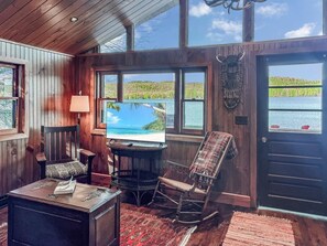 Living area - Lakeside Lodge - Springview Cottage on 7th Lake (Inlet)