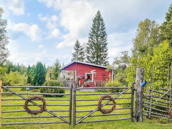 House | Property grounds - 5 Person Holiday Home in Hallstavik (Hallstavik)