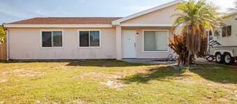 Charming 2-bedroom house close to Beaches & Shopping in serene Port St. Lucie