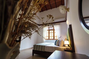 4 bedrooms, iron/ironing board, WiFi