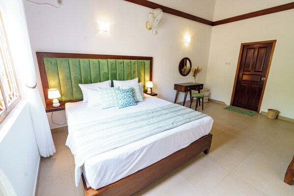 4 bedrooms, iron/ironing board, WiFi