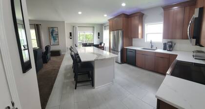 Spacious 5-bedroom house close to everything in Waukee, IA