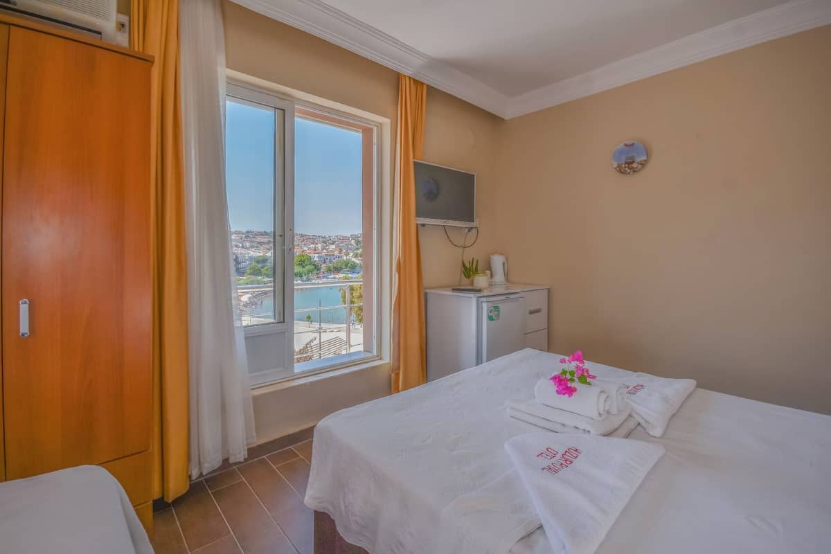 Luxury-Dreibettzimmer, Balkon | Zimmersafe, Bügeleisen/Bügelbrett, kostenloses WLAN