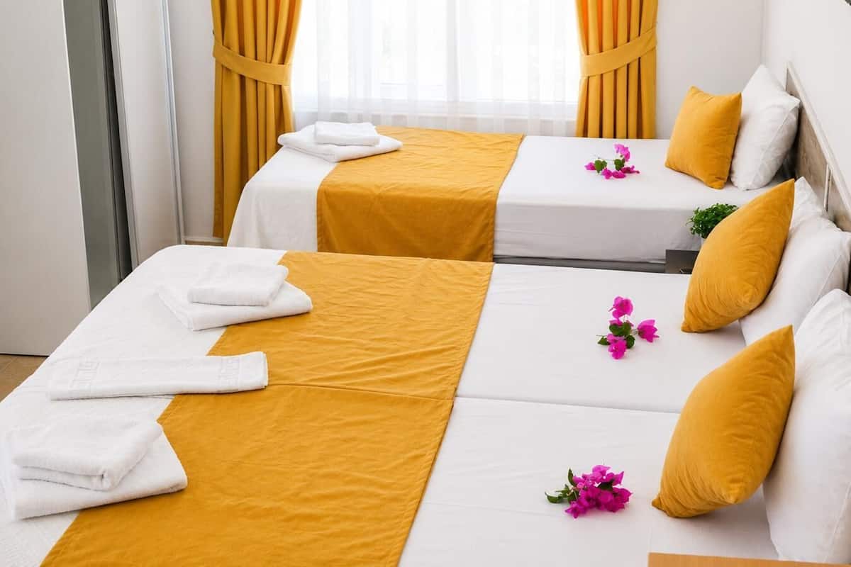 Classic-Vierbettzimmer, Balkon | Zimmersafe, Bügeleisen/Bügelbrett, kostenloses WLAN