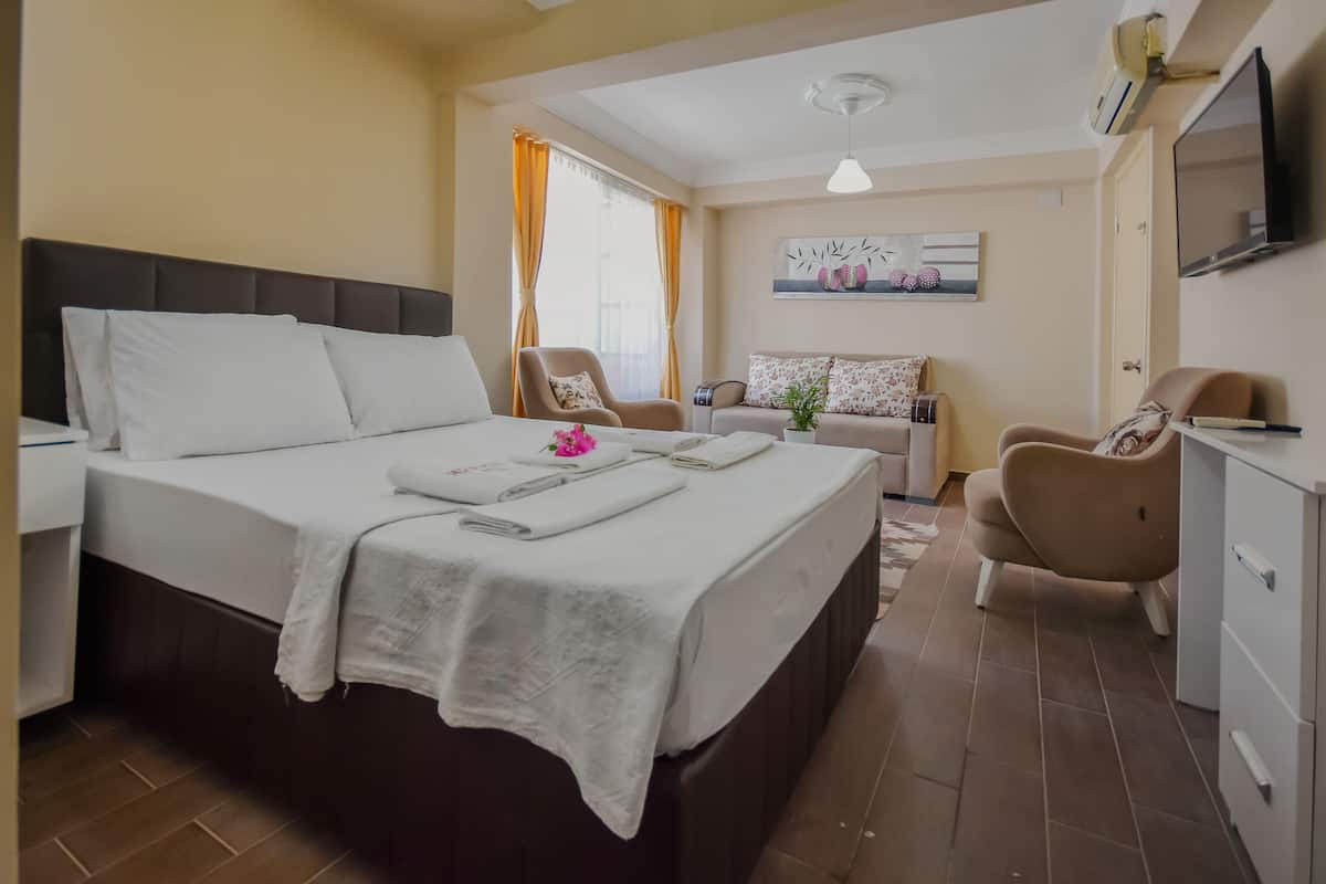 Deluxe-Zimmer, Balkon | Zimmersafe, Bügeleisen/Bügelbrett, kostenloses WLAN