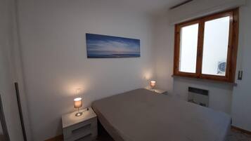 2 bedrooms, iron/ironing board