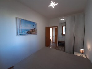 2 bedrooms, iron/ironing board