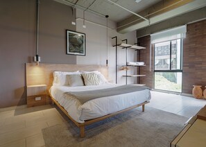 1 bedroom, in-room safe, desk, iron/ironing board