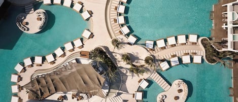 3 piscinas externas
