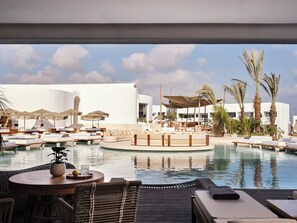 Junior Swim Up Suite | Terrace/patio