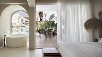 Chambre Double Supérieure, balcon, vue piscine | Coin séjour