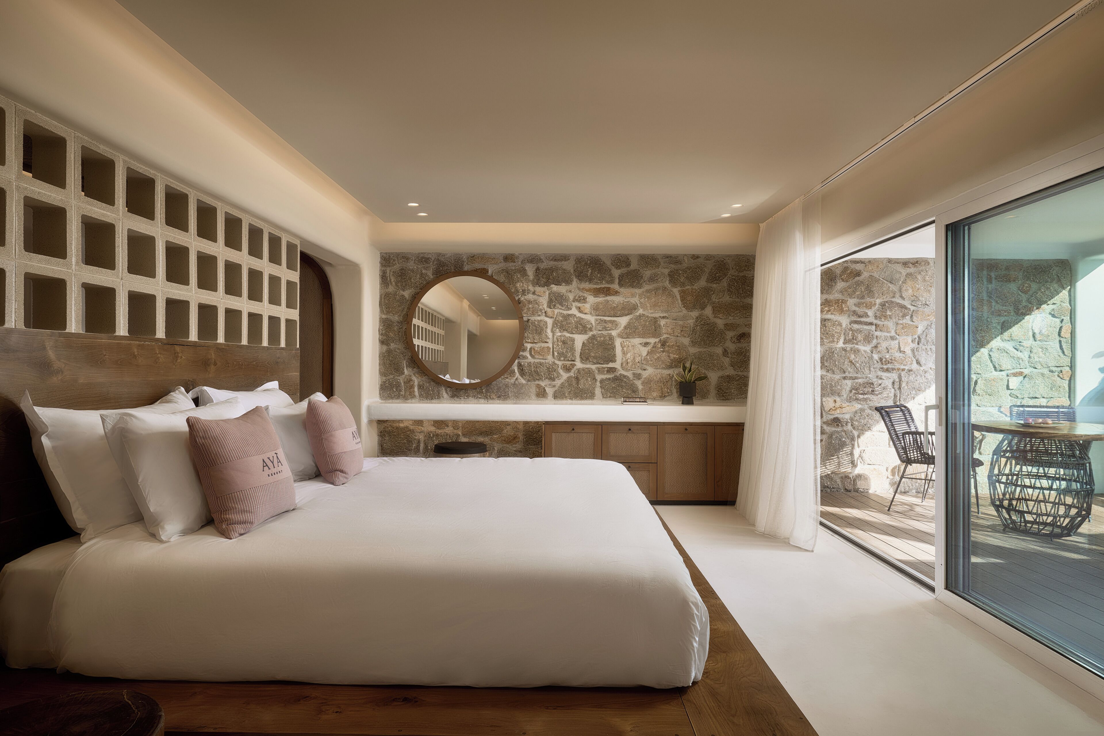 行政开间, 阳台, 泳池景观 | 迷你吧（备有免费物品）、客房内保险箱、遮光窗帘、免费 WiFi