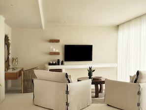 Junior Garden Suite with Private Pool | Living area