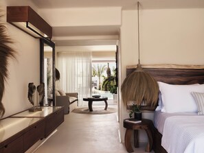 Habitació júnior, balcó, vistes a la piscina | Minibar gratuït, caixa forta a l'habitació i cortines opaques 