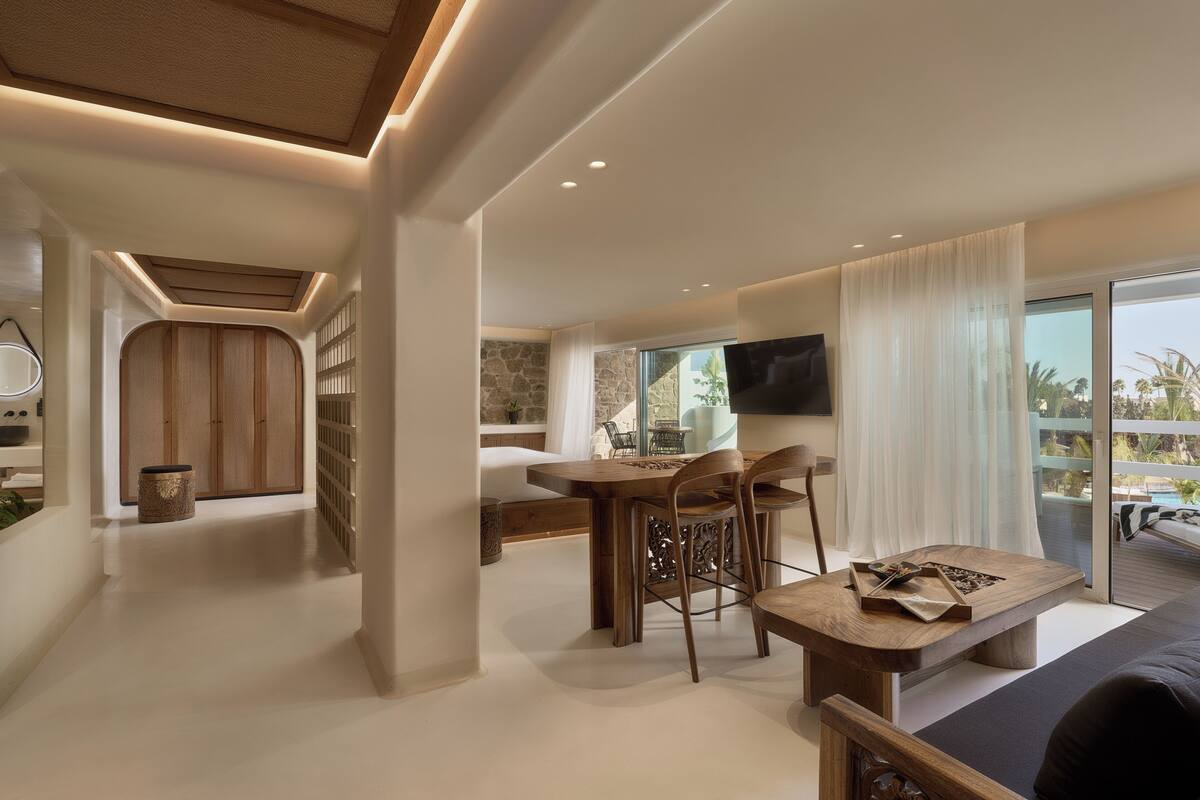 Aya Suite with Plunge Pool | Minibar (free items), in-room safe, blackout drapes, WiFi (free)