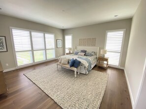 4 bedrooms, desk, iron/ironing board, free WiFi