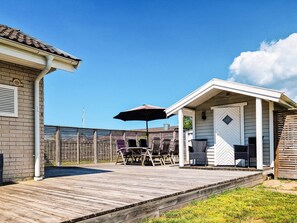 House | Terrace/patio - Family Holiday Home by the Sea (Mellbystrand)